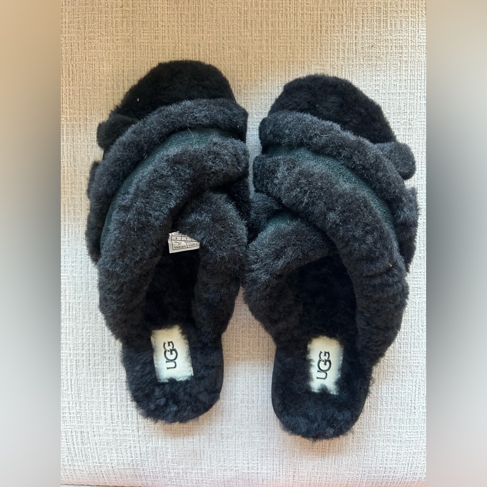 Nib Ugg black shearling slippers